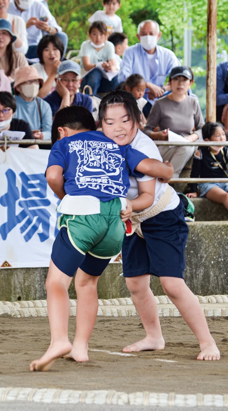 112 bean sumo wrestlers are hotly contested Naughty Sumo Miura Place Miura City