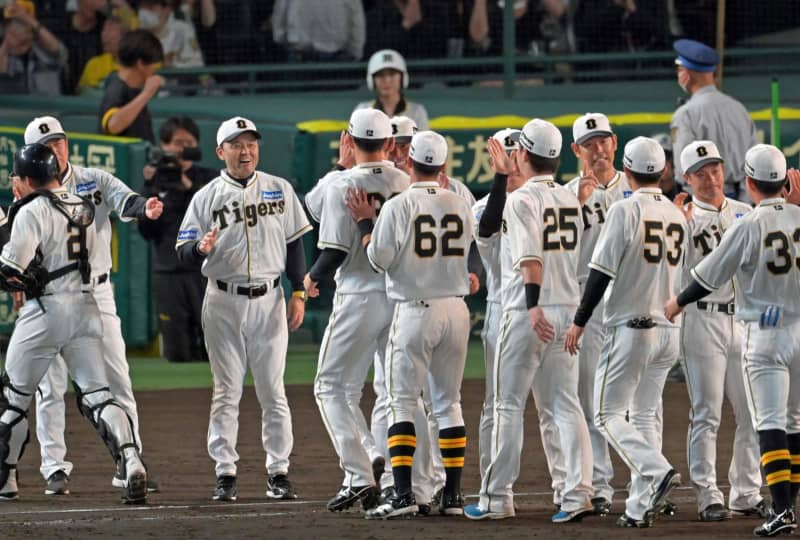 Saving 6 with 15 consecutive wins!The number of wins and losses is exactly the same as in 03. What was the same period of the Hanshin past victory year?