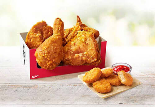 The end of May is very busy at KFC! “Foundation Commemorative Pack” starts immediately after “Tori Day Pack”