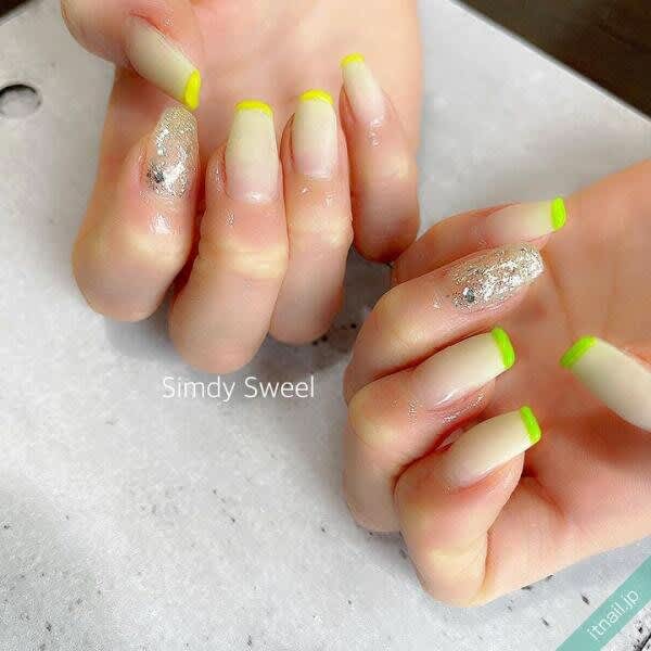 If you can't decide, you'll definitely be satisfied with "milky white nails"!8 Spring/Summer Trendy Designs