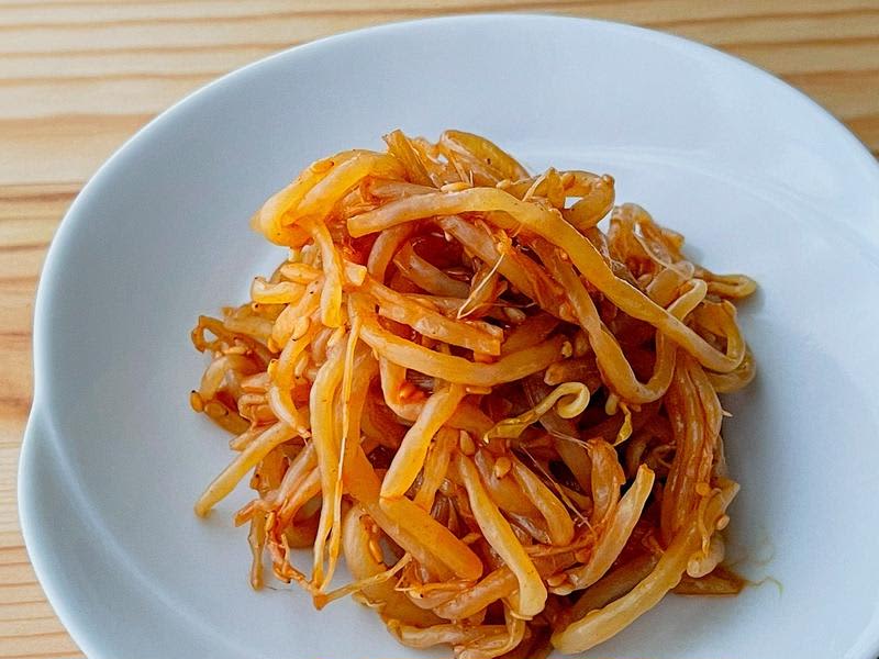 Gochujang is the decisive "bean sprout" side dish
