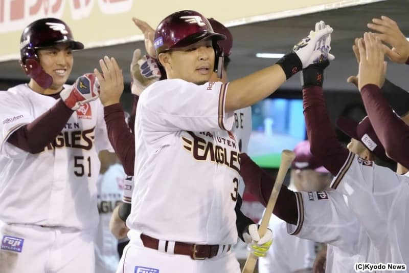 Rakuten ends losing streak at 5. In the 1th inning chasing 8 point, Asamura comes from behind and 2 runs "I'm relieved."
