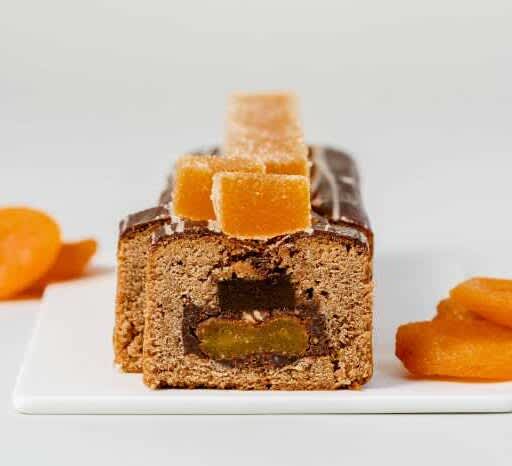 Apricot flavor is available for a limited time in the minimal and popular "Gateau Chocolat Soft"!