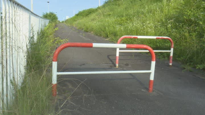 サイクリングロードで防護柵に衝突し転倒　自転車の70代男性が意識不明の重体