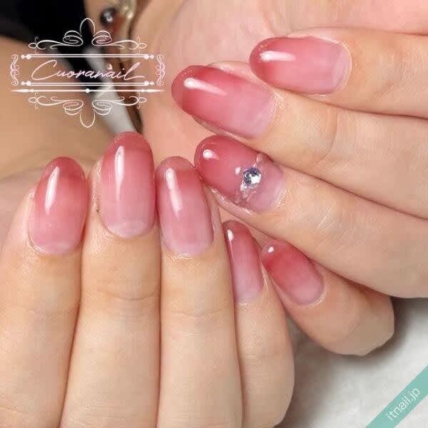 “Ururu gradation nails” are popular!Recommended designs for spring and summer♡