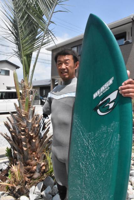 A man who lost his right arm in an accident moved to Miyazaki City and challenged surfing and participated in a para tournament