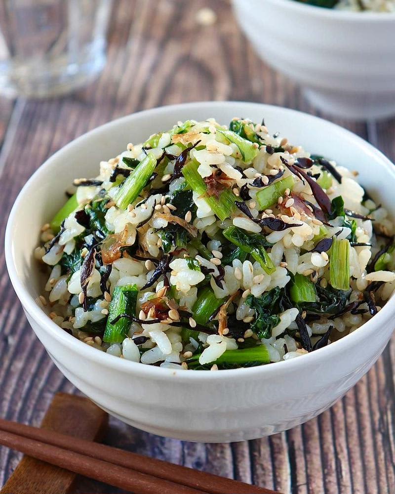 つい食べちゃう♪栄養豊富な「小松菜の混ぜご飯」レシピ