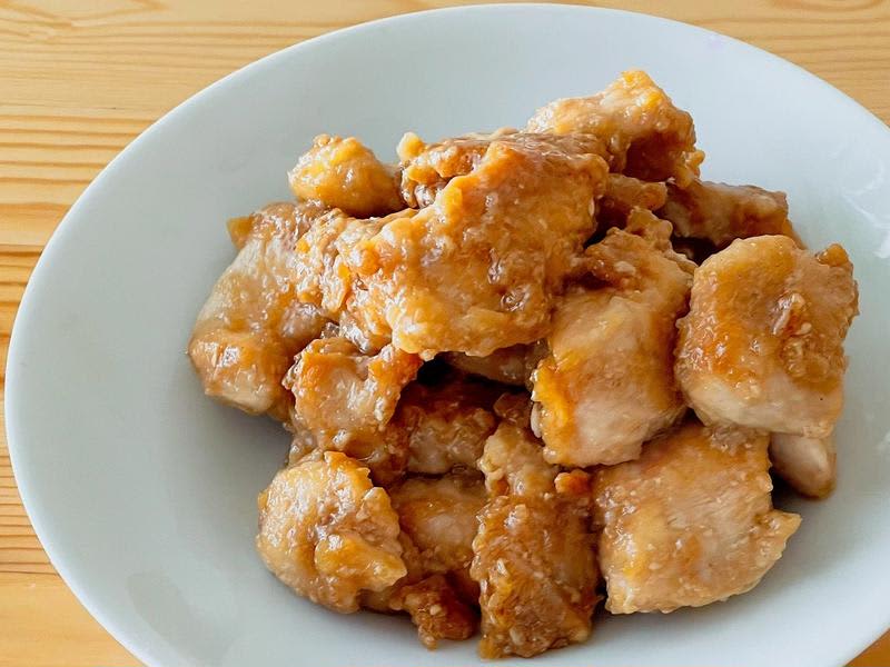 Filled with chicken breast ♪ "Garlic soy sauce" is the decisive side dish
