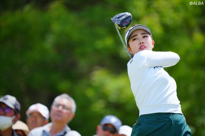 <Breaking news> Miyu Yamashita, the leader who takes V for 2 weeks in a row, starts off with a par, Kokoru Sato moves up to 3rd place with a birdie start