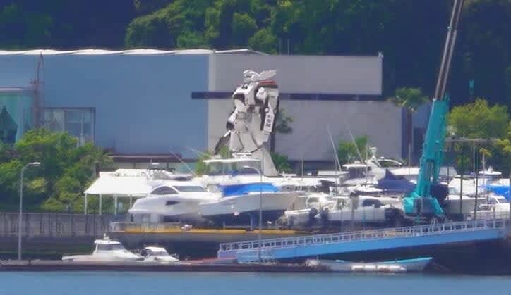 If you take a closer look... "Patlabor" was dispatched to guard the G7 Hiroshima Summit! ?News video re…