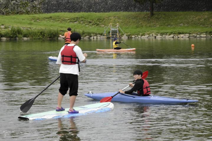 “Kawabiraki” to familiarize yourself with the Hiji River Ozu citizens enjoy SUP and canoeing