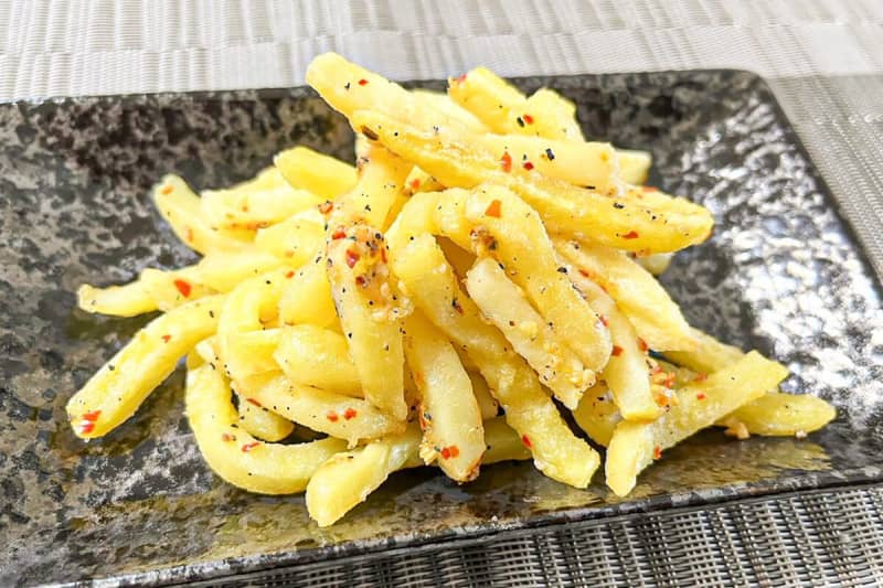 Seven arranges frozen 'French fries' to be super delicious just by adding a 'certain product'...