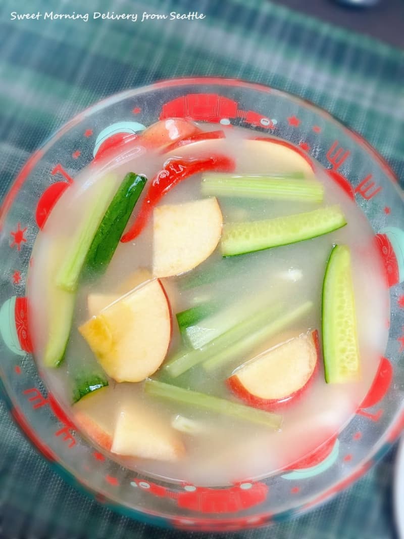 Not spicy, easy and refreshing water kimchi