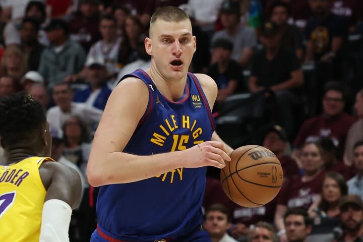 Heavyweight Shaq praises Jokic as 'best center'.On the other hand, this season's MVP, Embiid, has a dry evaluation <D…