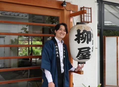 Ryokan's "Wakadanna" Lawyer Researches Cooking Talks and Serves Himself