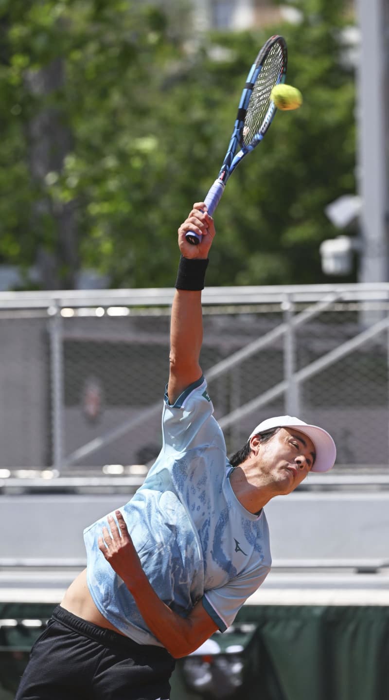 ダニエル太郎、快勝で2回戦へ　全仏テニス第2日、ジョコも勝利
