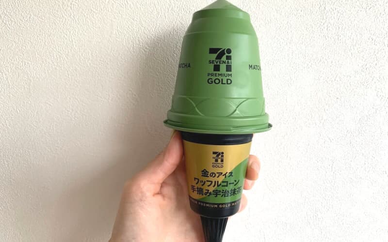 The rich taste of matcha is exquisite!Seven-Eleven Uji matcha ice cream in a mildly sweet waffle cone
