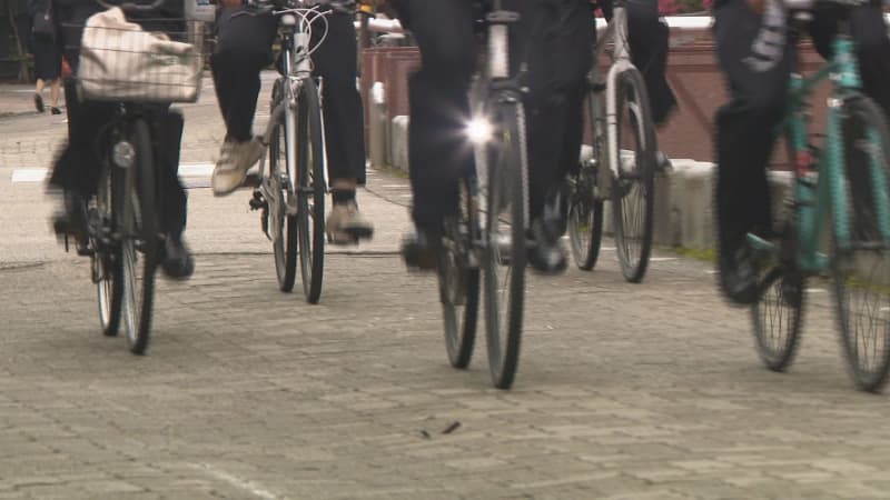 Improving traffic manners for bicycles Enforcement of traffic guidance throughout the prefecture during commuting hours