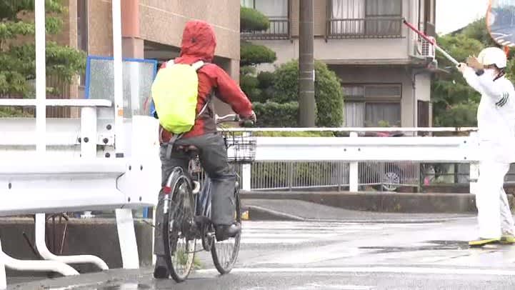 Traffic guidance enforcement for bicycle users