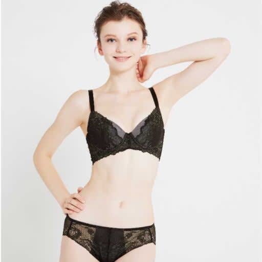 A new design "black" appears from the popular bra "Original Side Meat Catcher Ver2.0"♡