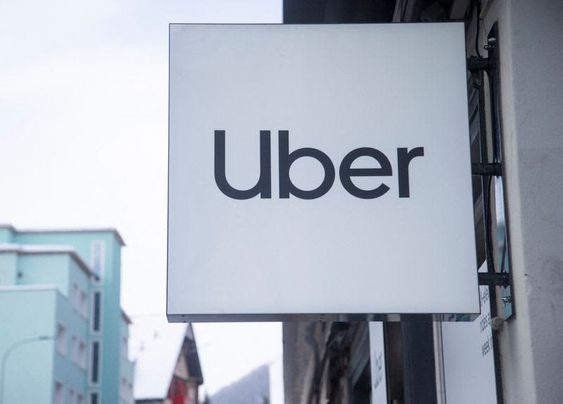 Uber hires more taxi drivers in Europe: executive