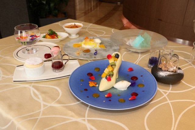 "Cinderella" expression in dessert ANA Hotel, full course of 6 dishes