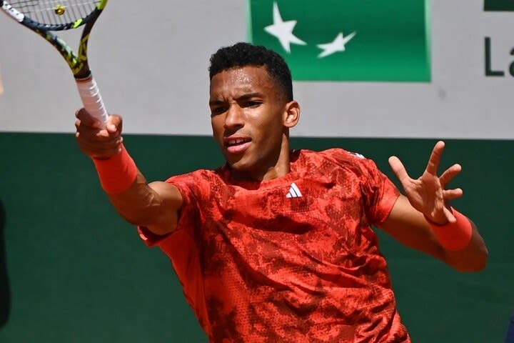 World No. 10 Auger-Aliassime disappears in the first round of the French Open!The cause of the defeat is poor physical condition "I can't sleep much, I feel sick all night...