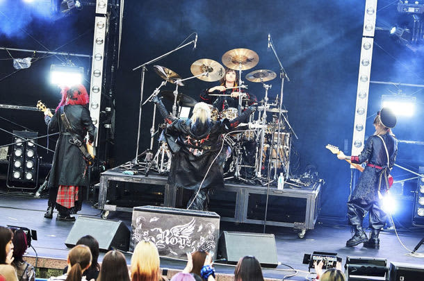 [Live Report] Royz, new single "AMON" & summer one-man at the event's outdoor stage...