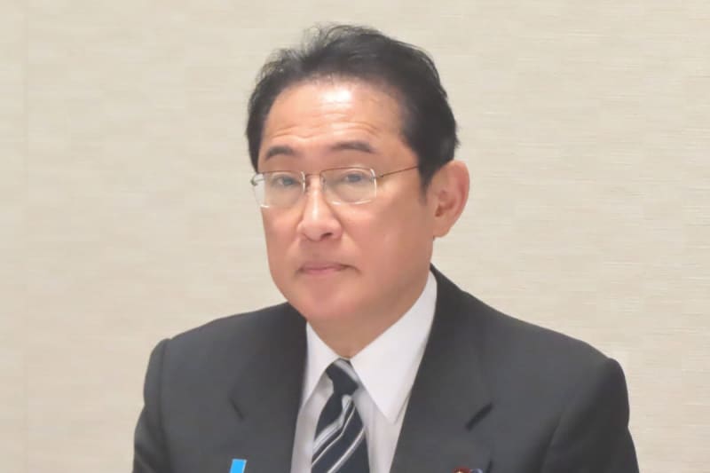 岸田首相 スイカ食べて「甘い」　ＳＮＳでは「甘いのは息子への対応」と痛烈ツッコミ