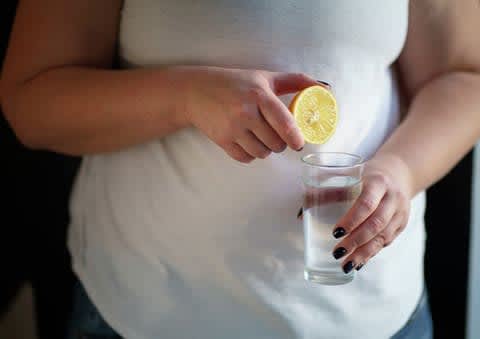 [28 people follow] Commentary by a doctor who succeeded in losing 14 kg! Reason why "morning lemon water" is effective for diet