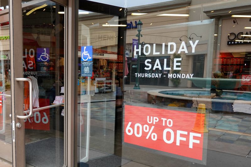 US CB consumer confidence drops to 5 in May