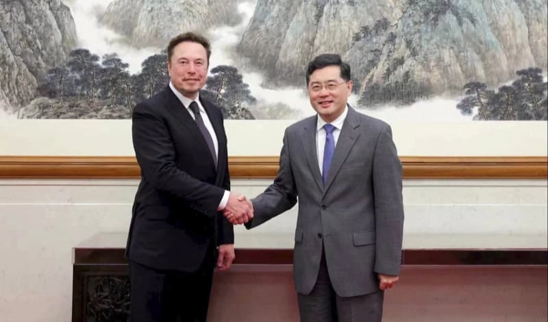 Elon Musk meets with China's foreign minister