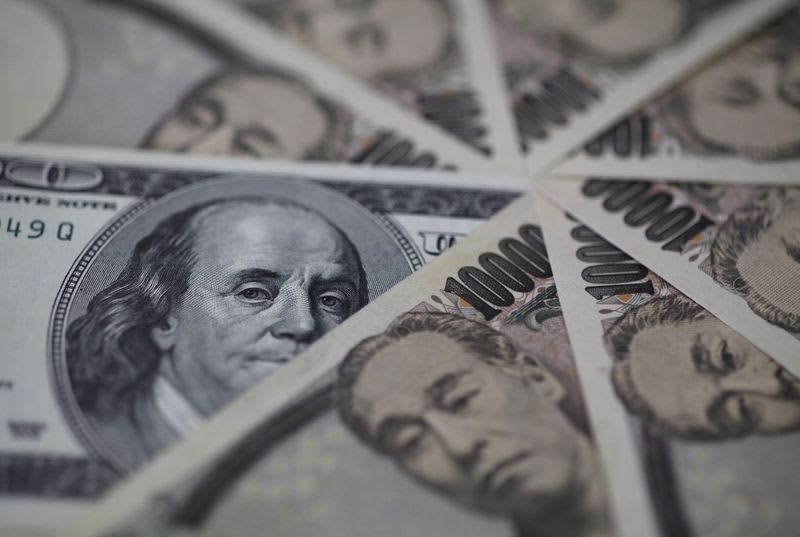 New York foreign exchange market = Dollar/yen falls from six-month high, according to remarks by Finance Minister Kanda