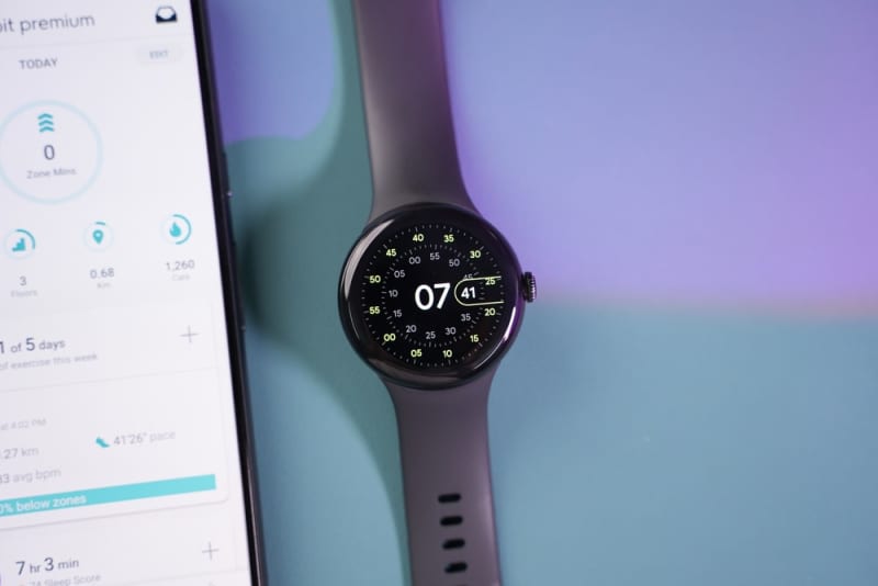Google "Pixel Watch 2", with Snapdragon chip, battery life and health