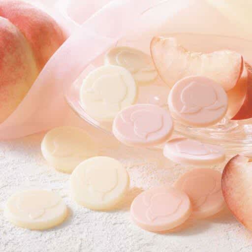 [Royce'] Let's taste white peaches! Chocolate made with white peaches is available only in summer♪