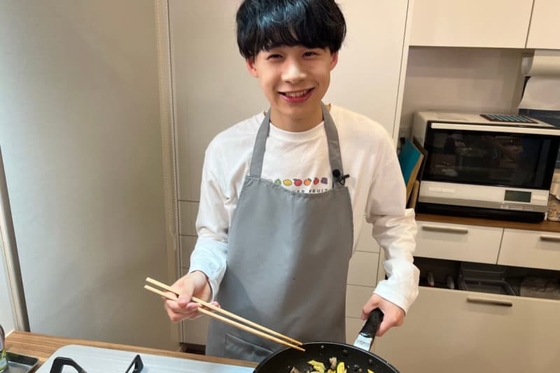 THE SUPER FRUIT's Yui Horiuchi makes first appearance in "Poka Poka" Serves home cooked food to Haraichi Iwai