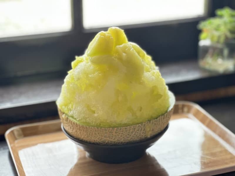 Melon Shop Maeshima | Too spectacular!A whole half ball of crown melon shaved ice!
