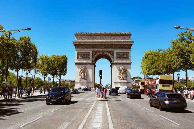 The Arc de Triomphe in Paris, France has come into its own.Transforming into an "art work", talking about "a different sense" [Video]