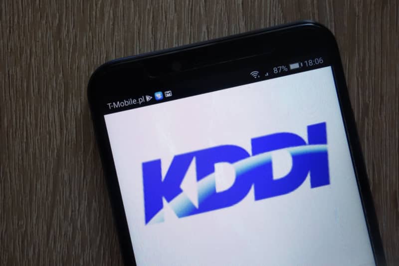 What is the total return of KDDI (9433) stock "People who bought it a year ago" [shareholder benefits, dividends, ...