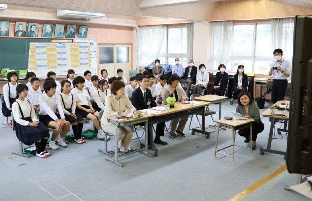 Yakage and Mitani elementary school students interact with Xian, China, related to Kibi Makibi