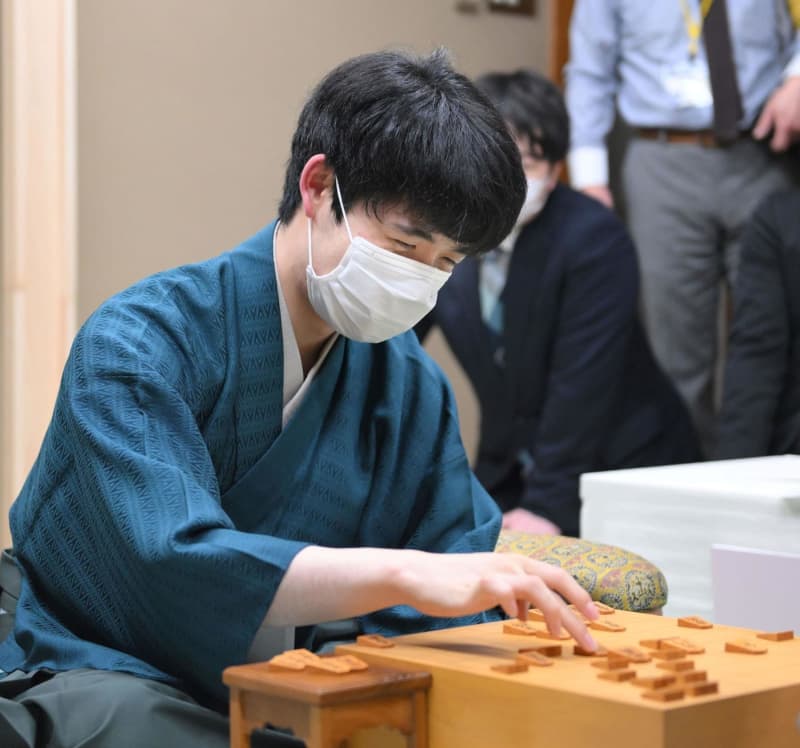 藤井聡太竜王が最年少名人＆七冠達成　名人は「非常に重みのあるタイトル。ふさわしい将棋を指したい」