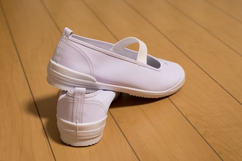 [Kansai dialect] Indoor shoes, sitting in a triangle... Isn't it a national district?The Kansai dialect of school terms is difficult for adults to notice