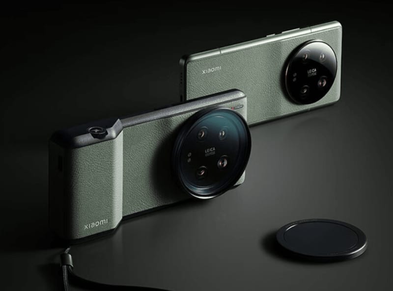 高性能カメラスマホ「Xiaomi 13 Ultra」にシャッターボタンをドッキング出来るアクセ…