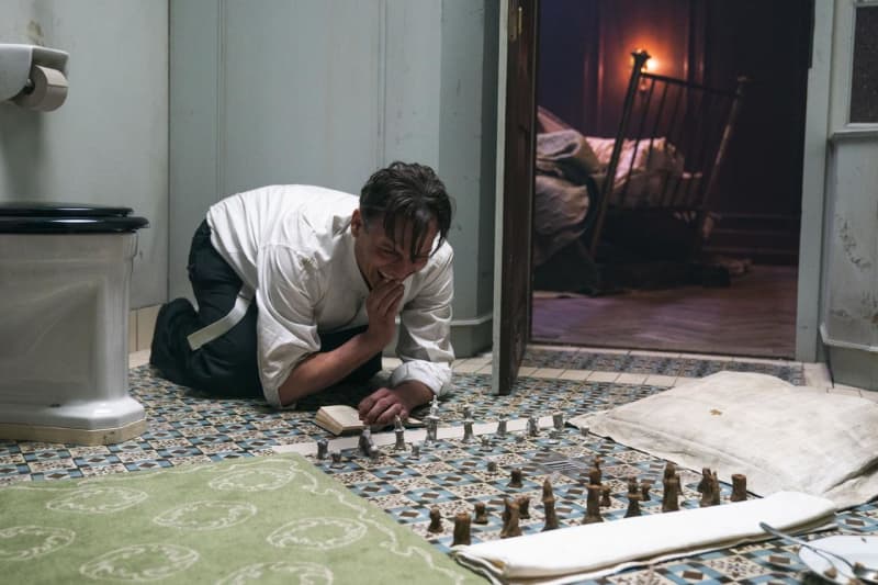 A must-see "game" movie special feature depicting mind-blowing psychological warfare