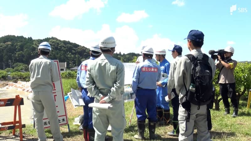 Specialized national team dispatched to river flooding site Volunteers to help clean up home = Iwata City