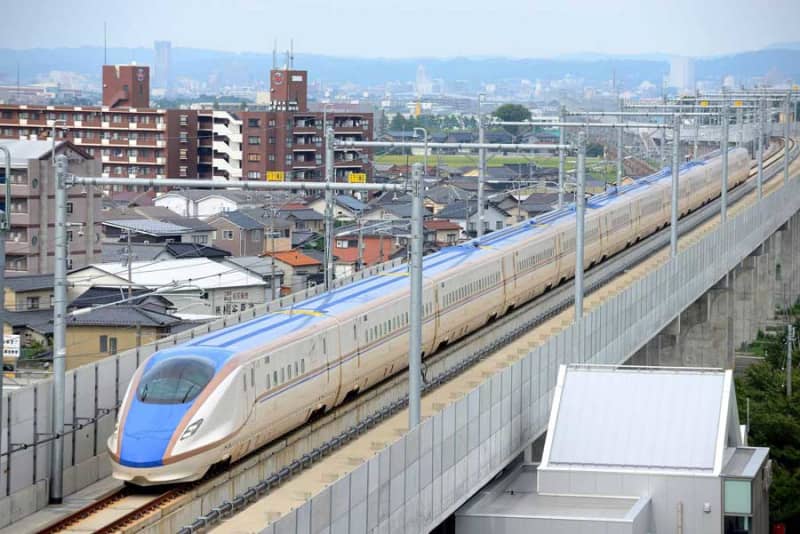 JR West implements organizational reforms with the opening of the Hokuriku Shinkansen Tsuruga and the transfer of conventional line management