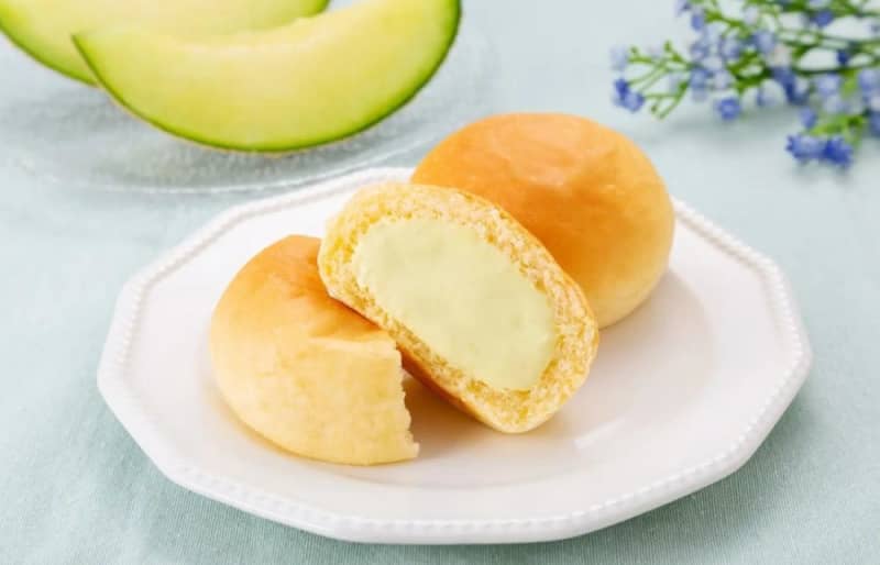 【八天堂】静岡クラウンメロンを使った、季節限定のクリームパン。ファミマで買えるよ。