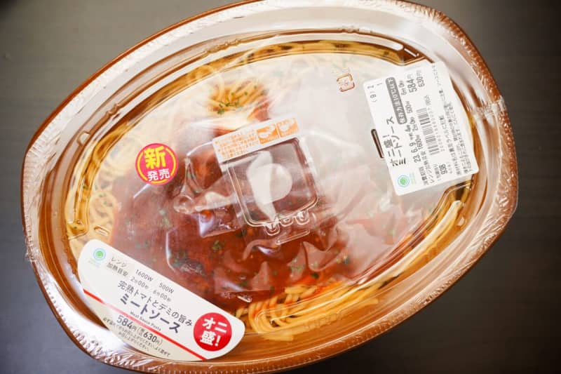 Famima's "Oni Mori Pasta" is the best, plenty of calories and plenty of appetite