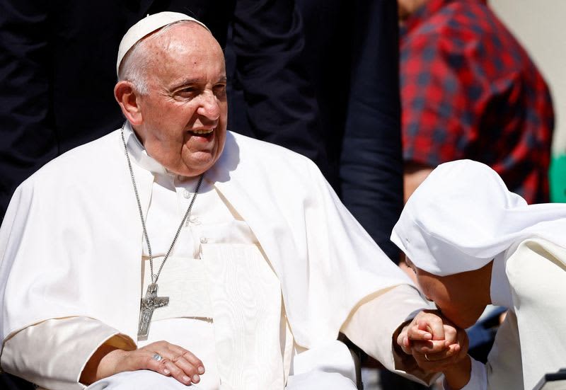 Pope's surgery was successful, no restrictions on activities after recovery