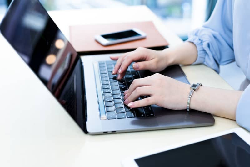 The points of a thank-you email are “simple content” and “speediness”